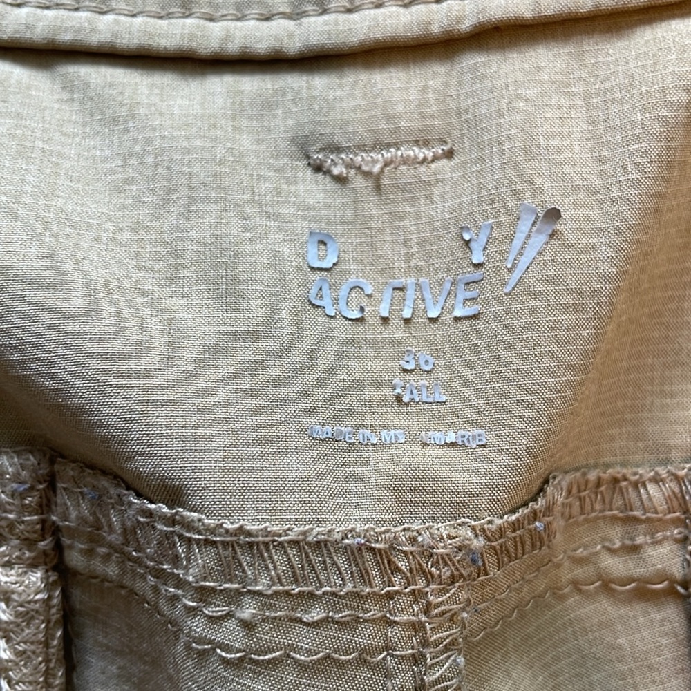 Old Navy flat front hybrid board shorts. Men 36. Excellent condition. Very nice! - Picture 2 of 6